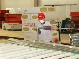 手工玻鎂岩棉板生產（chǎn）車間